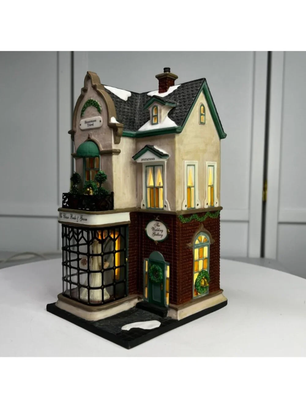 Dept 56 The Wedding Gallery, Christmas in the City Lighted Building - 1998